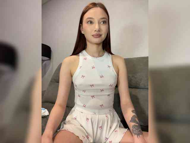 Alice__Foxx webcam