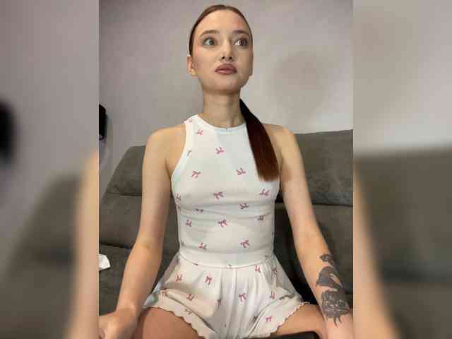 Alice__Foxx webcam