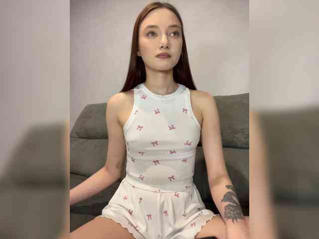 Alice__Foxx webcam