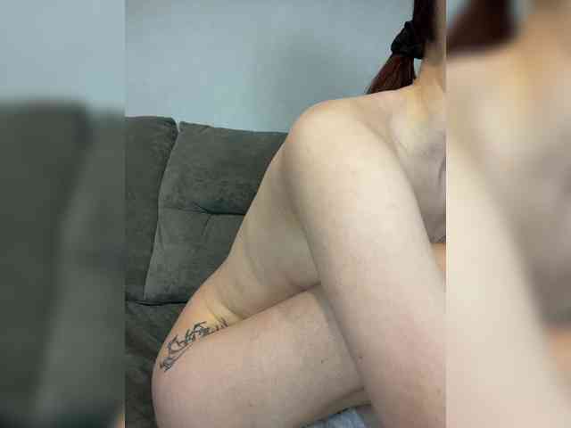 Alice__Foxx webcam
