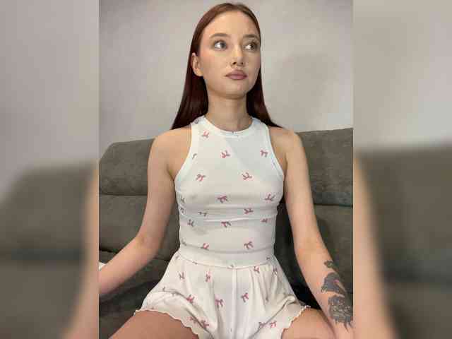Alice__Foxx webcam
