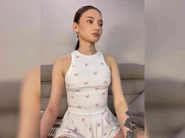 Alice__Foxx webcam