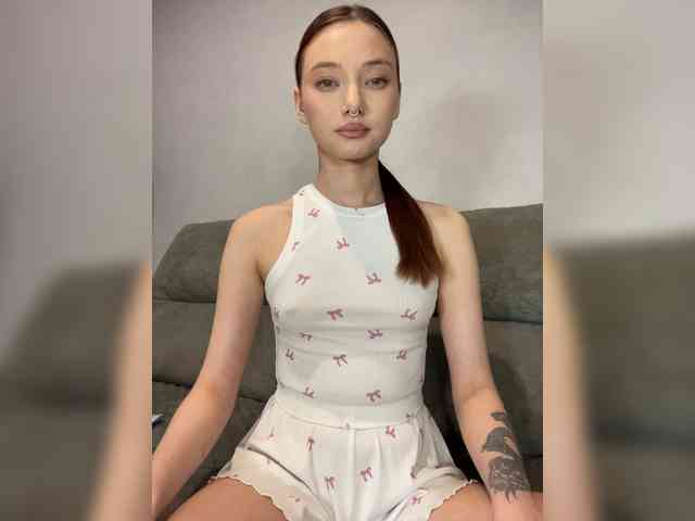 Alice__Foxx webcam