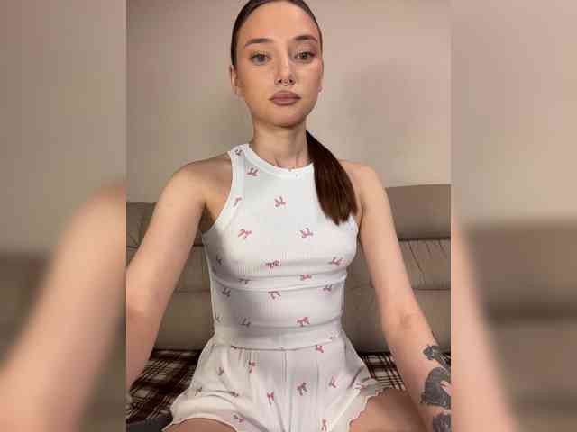 Alice__Foxx webcam