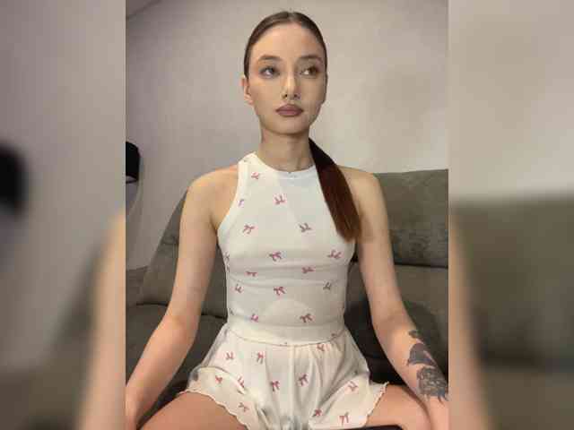 Model: ALice__FoXx