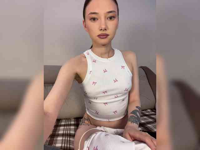 Alice__Foxx webcam