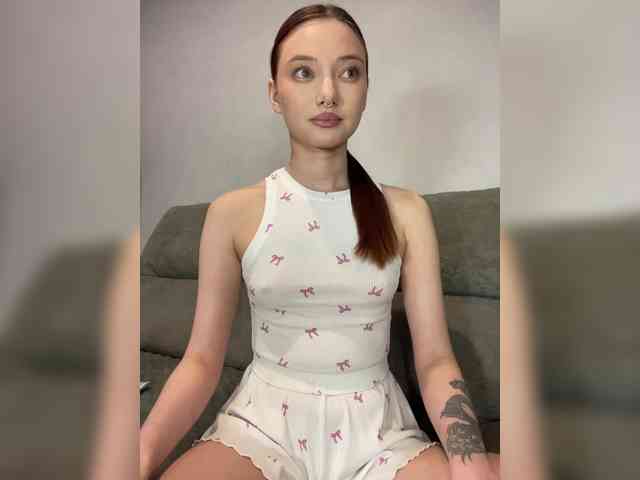 Alice__Foxx webcam