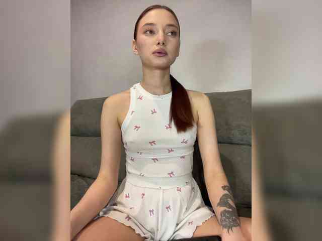 Alice__Foxx webcam