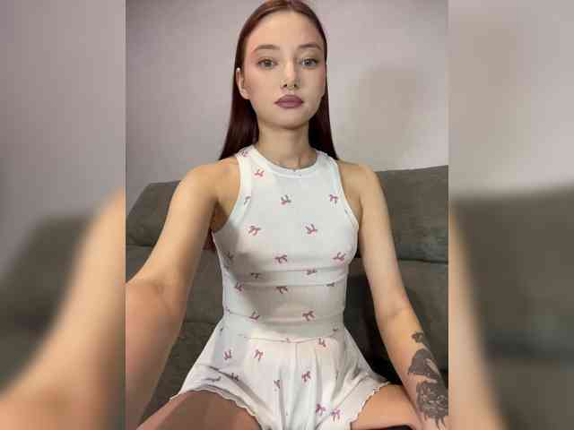 Alice__Foxx webcam