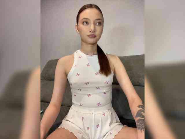 Alice__Foxx webcam