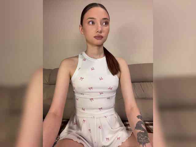 Alice__Foxx webcam