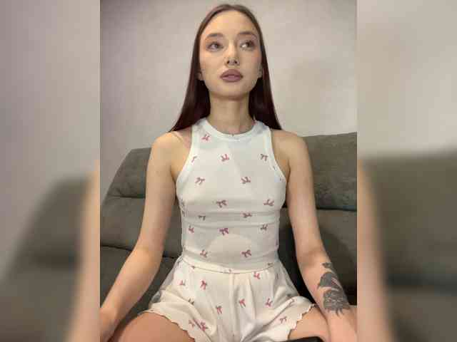 Alice__Foxx webcam