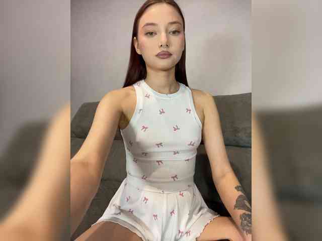 Alice__Foxx webcam