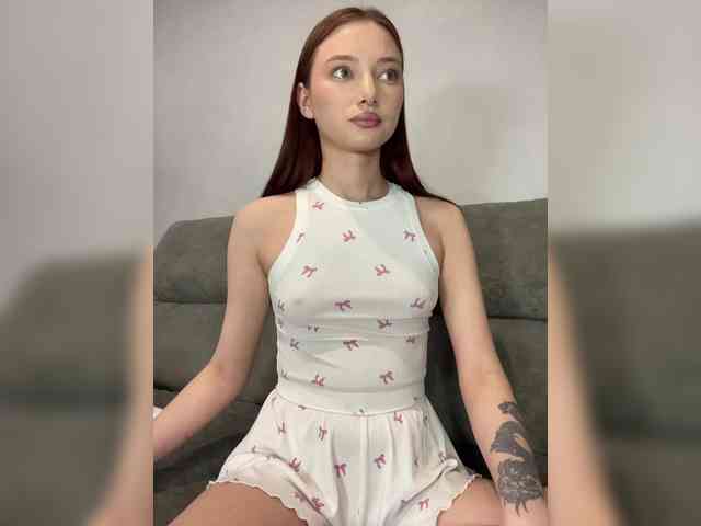 Alice__Foxx webcam