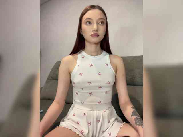Alice__Foxx webcam