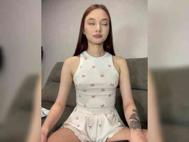 Alice__Foxx webcam