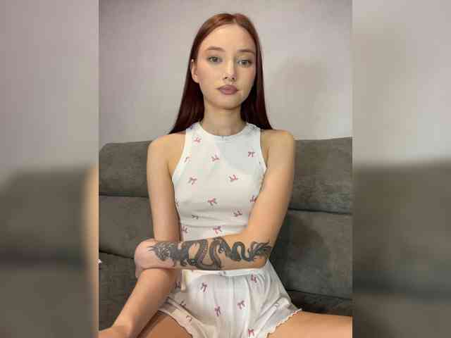 Alice__Foxx webcam