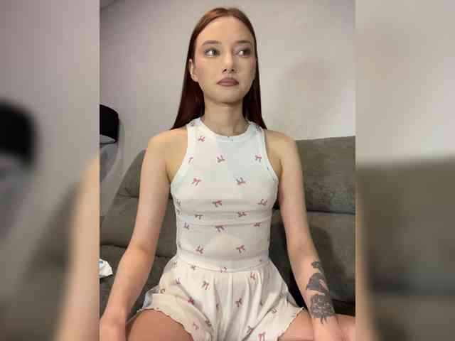 Alice__Foxx webcam