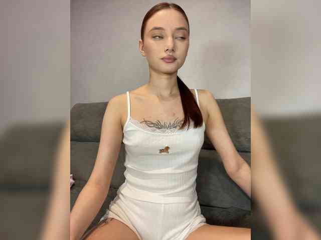 Alice__Foxx webcam