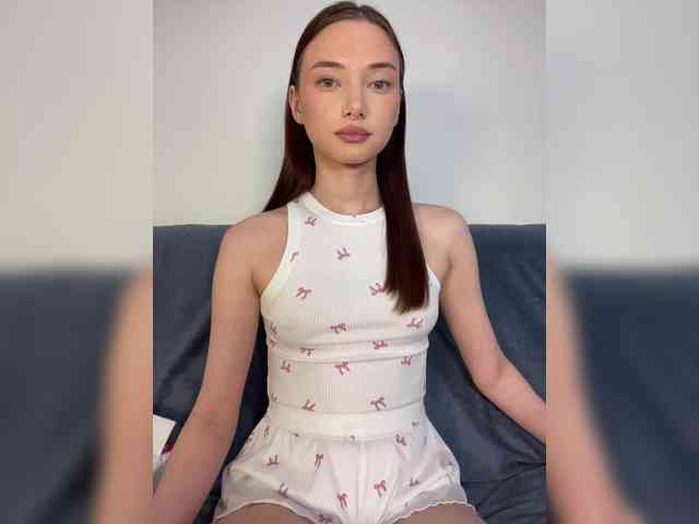 Model: ALice__FoXx