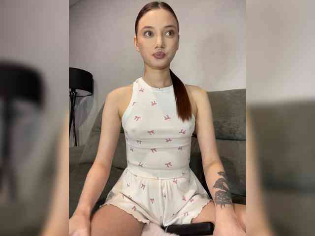Alice__Foxx webcam