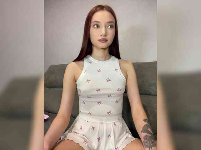 Alice__Foxx webcam