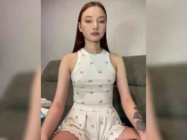 Alice__Foxx webcam