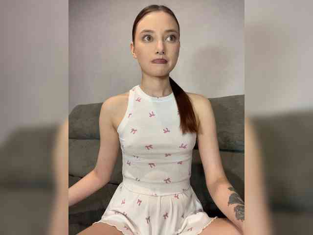 Alice__Foxx webcam