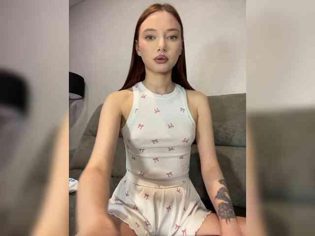 Alice__Foxx webcam