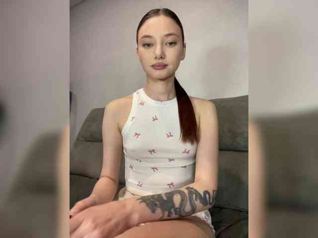 Alice__Foxx webcam