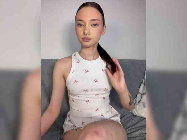 Alice__Foxx webcam