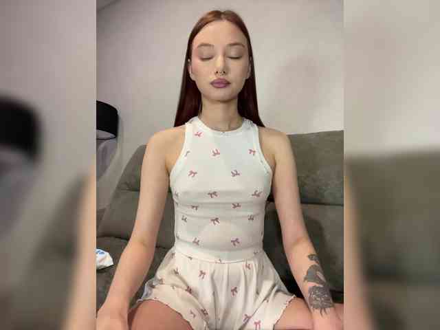 Alice__Foxx webcam