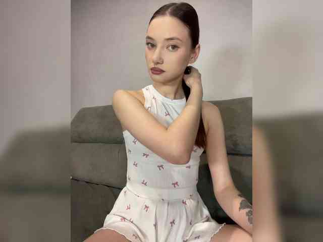 Alice__Foxx webcam