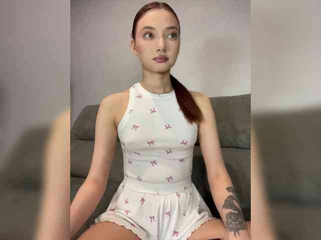 Alice__Foxx webcam