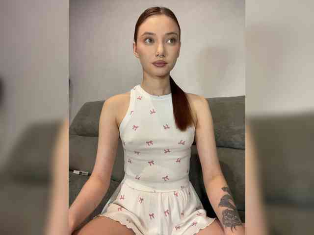 Alice__Foxx webcam