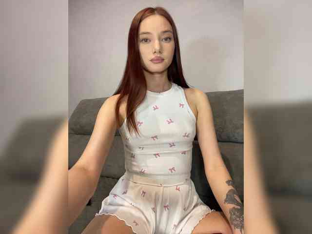 Alice__Foxx webcam