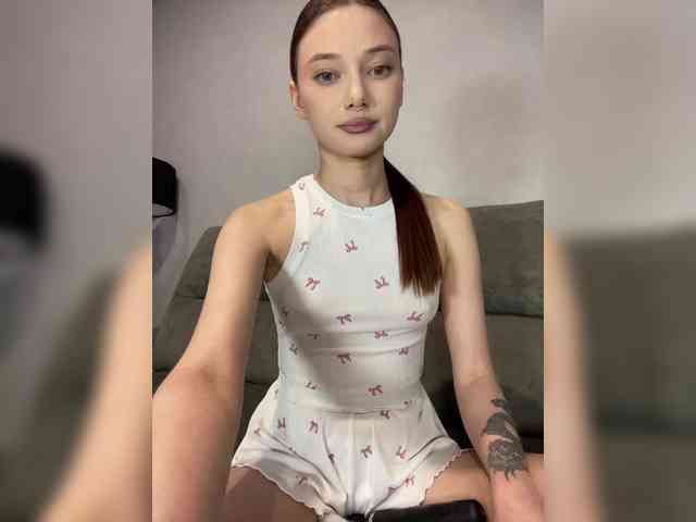 Alice__Foxx webcam