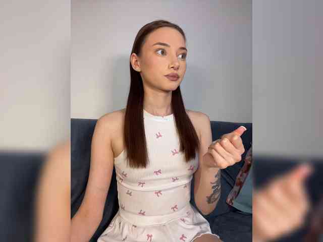 Alice__Foxx webcam