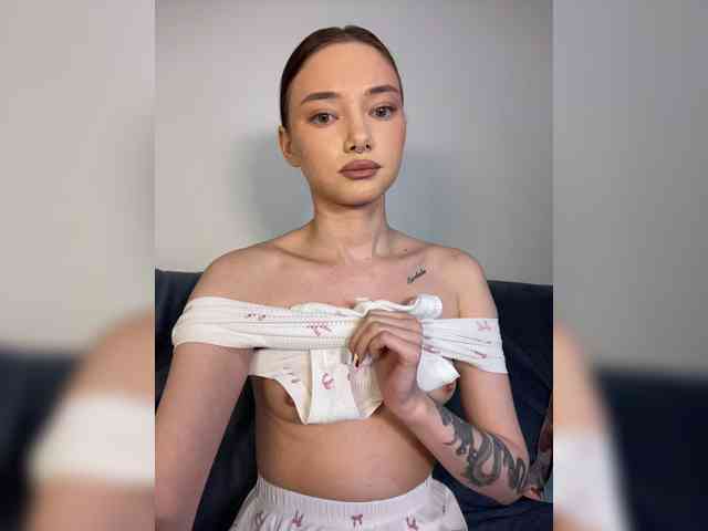 Model: ALice__FoXx