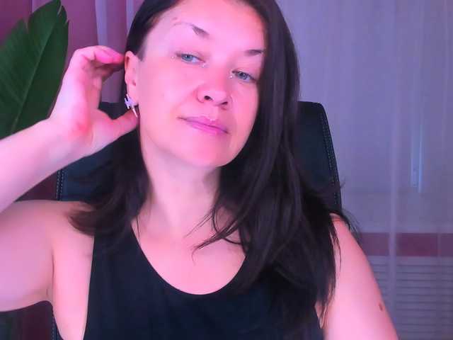 AnaMills live cam on BongaCams