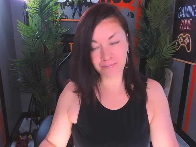 AnaMills live cam preview