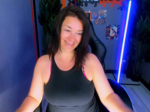 AnaMills live webcam show