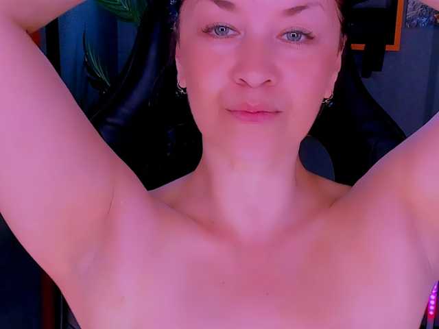 AnaMills live cam preview