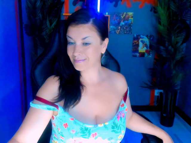AnaMills live webcam show
