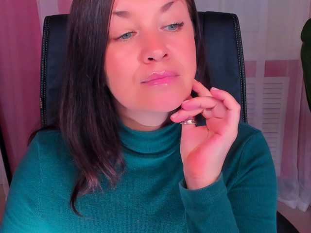 AnaMills live cam preview