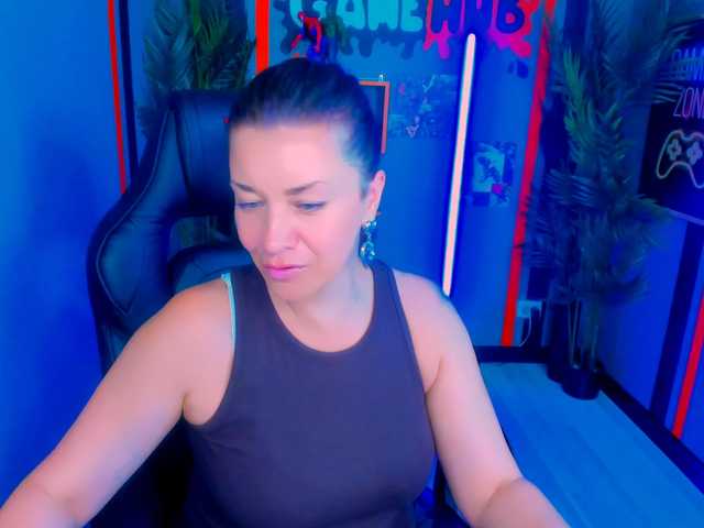 AnaMills live webcam show