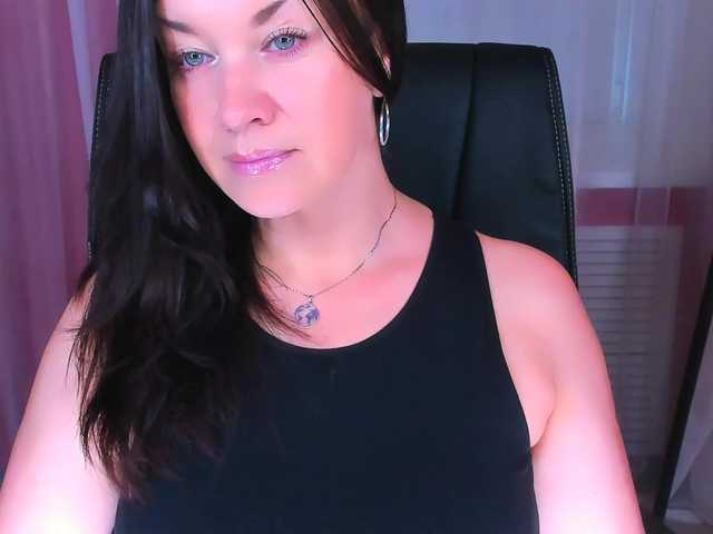 AnaMills live cam preview