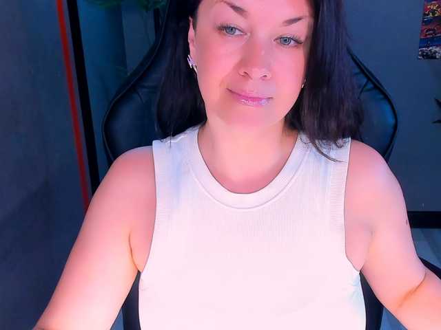 AnaMills live cam preview