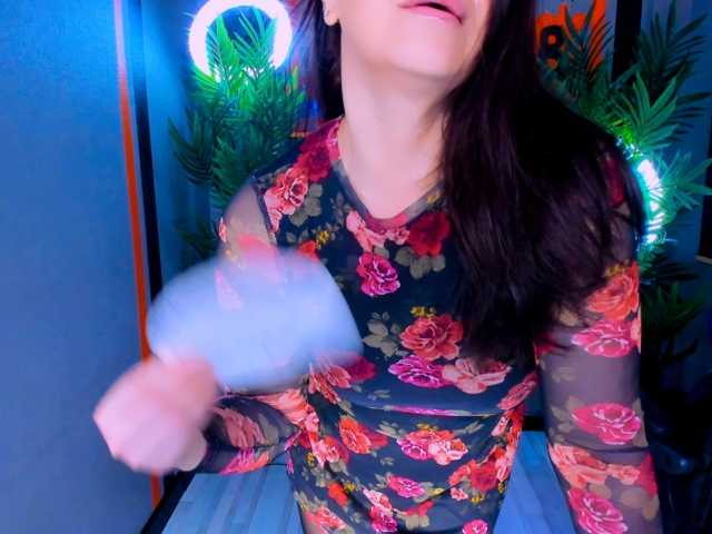 AnaMills live cam on BongaCams