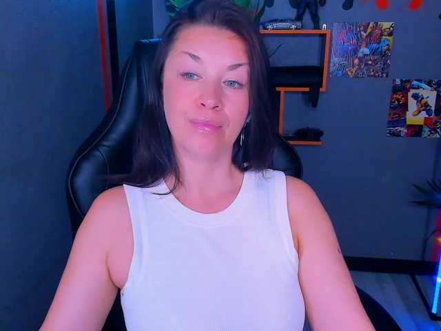 AnaMills webcam bongacams model stream image